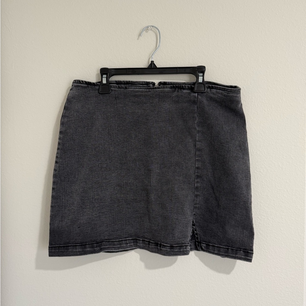 Chic Black Denim Skirt